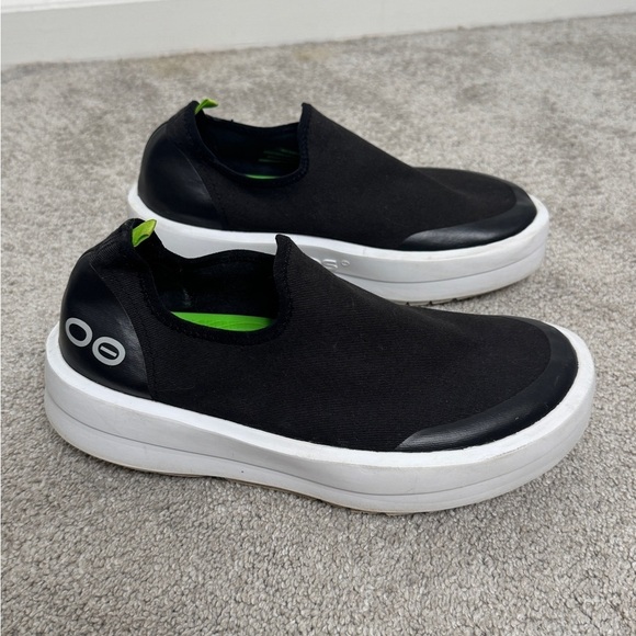 OOFOS eeZee Low Black and Green Slip-On Shoes - Picture 1 of 9